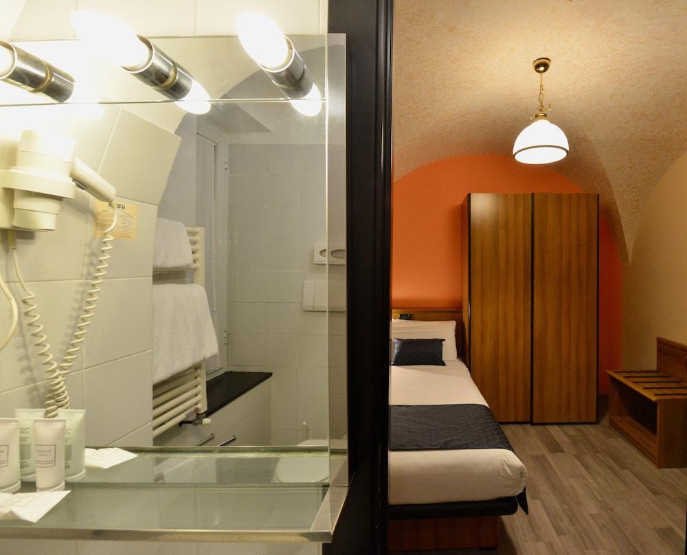 Hotel Europa Генуя Екстер'єр фото