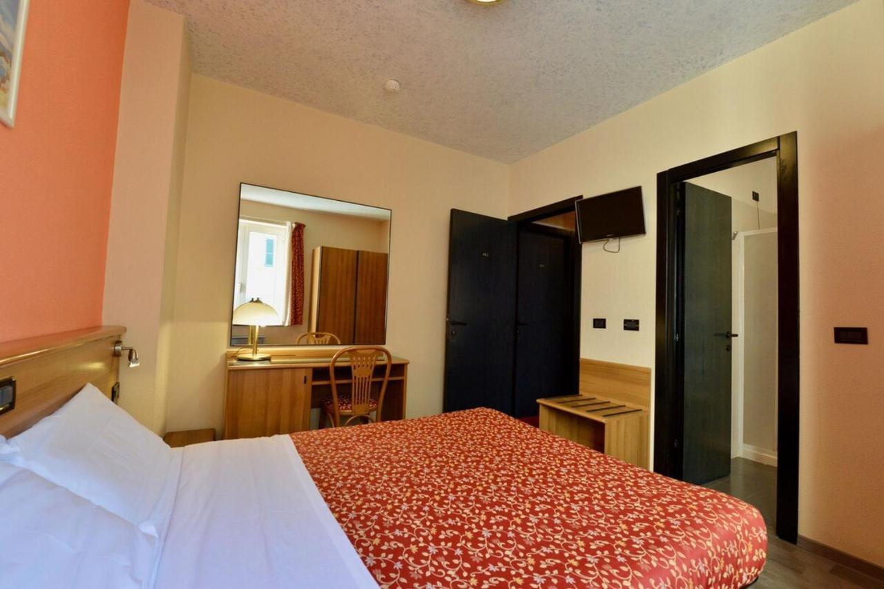 Hotel Europa Генуя Екстер'єр фото