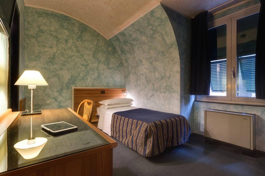 Hotel Europa Генуя Екстер'єр фото