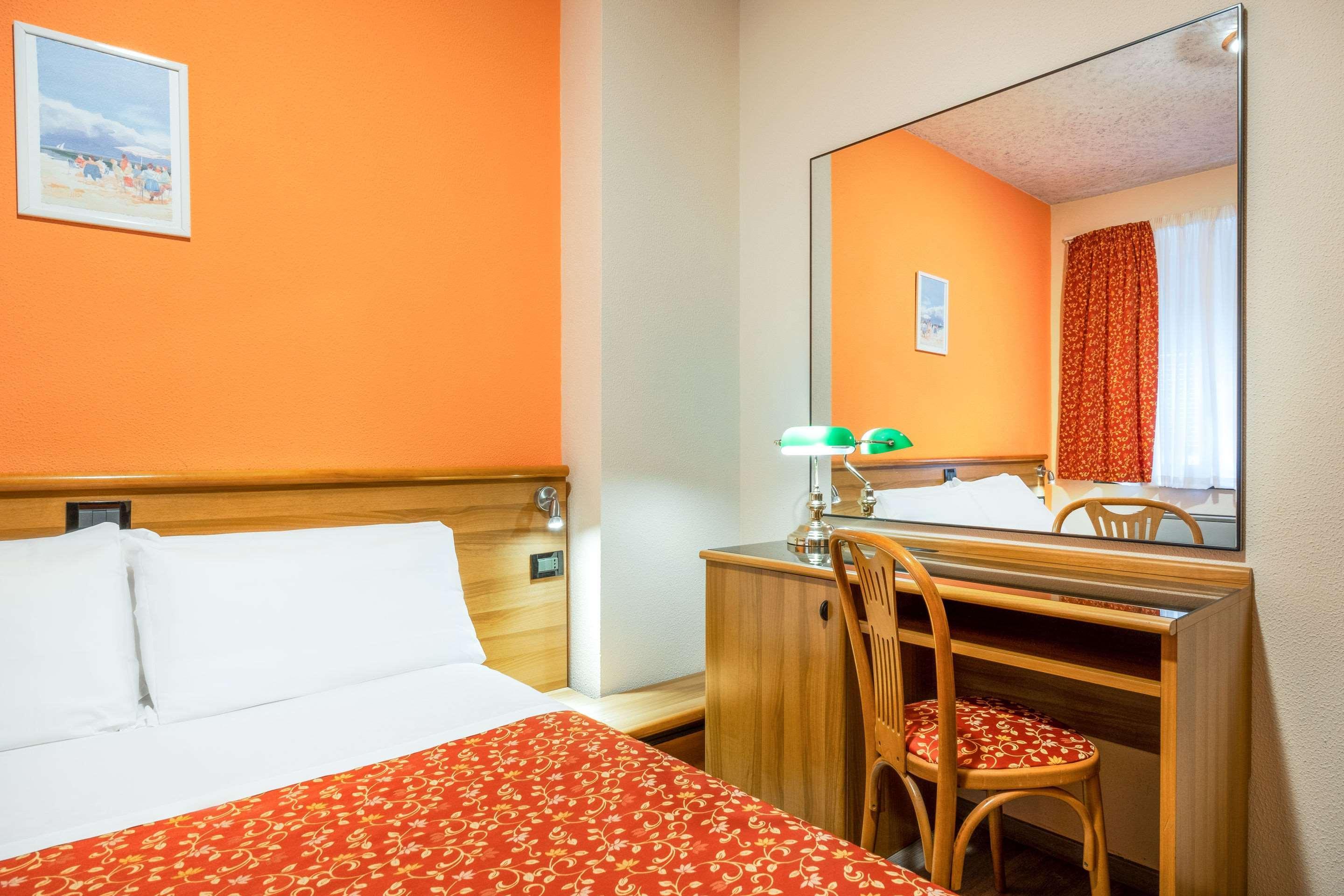 Hotel Europa Генуя Екстер'єр фото